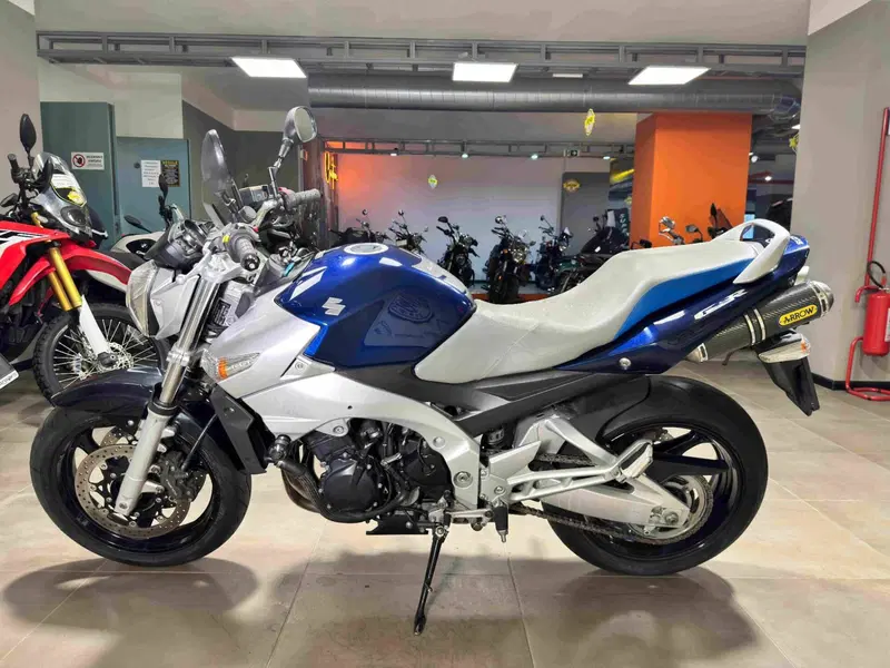Suzuki GSR 600 (2006 - 11) (4)
