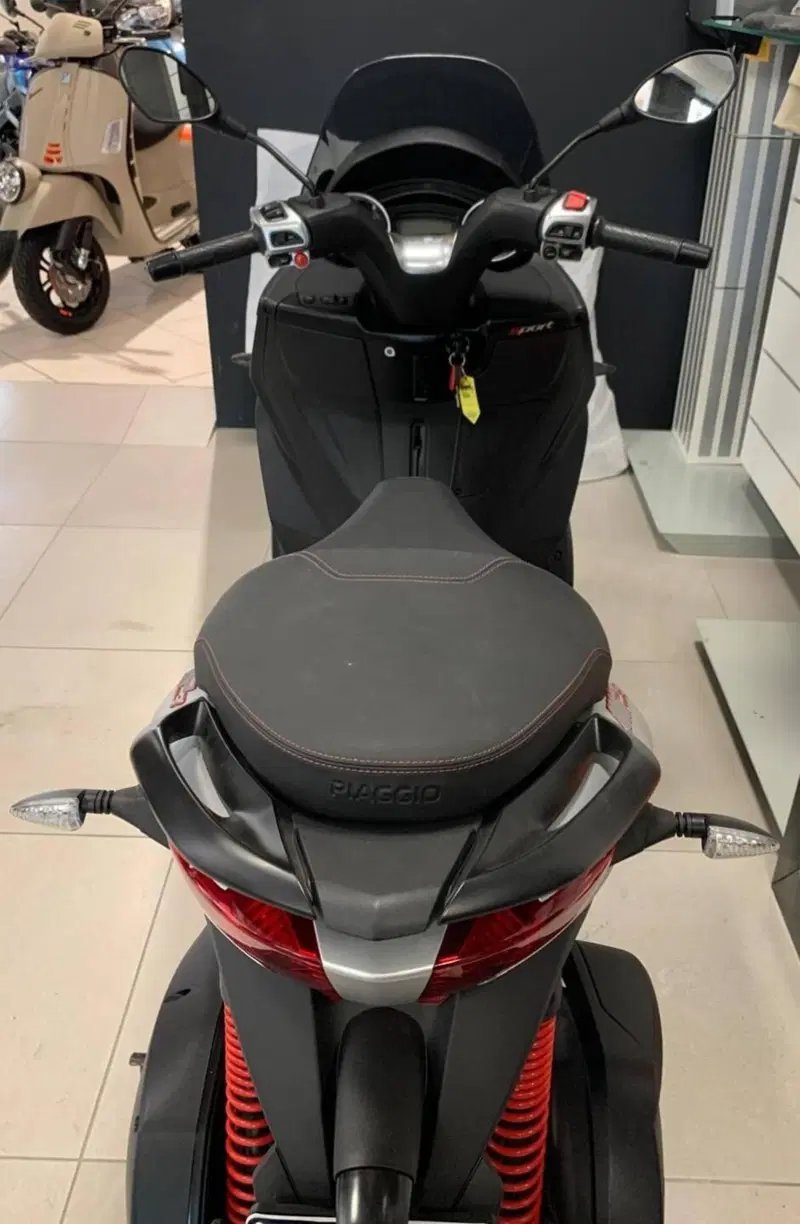 Piaggio MP3 300 ABS Hpe (2021 - 24) (4)