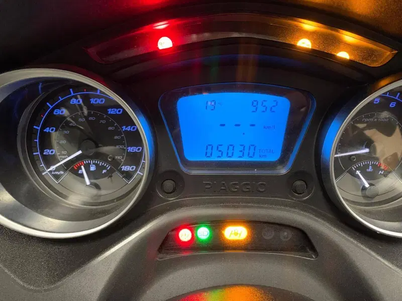 Piaggio MP3 300 ABS Hpe (2021 - 24) (5)