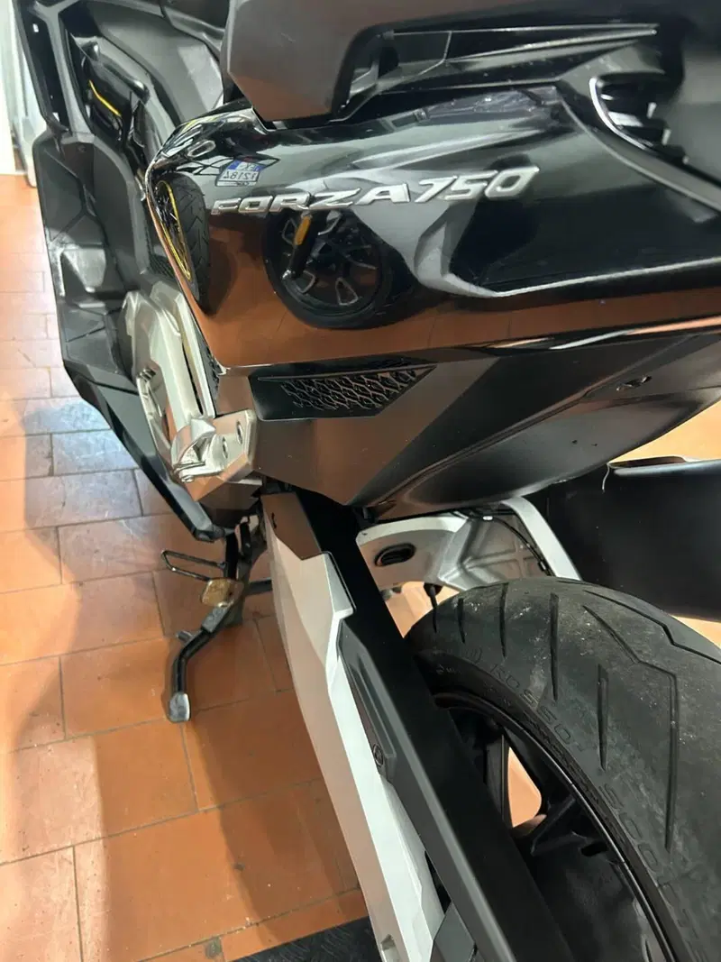Honda Forza 750 DCT (2021 - 24) (3)