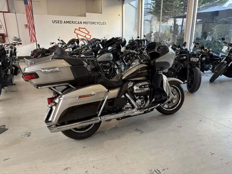 Harley-Davidson 107 Road Glide Ultra (2017 - 18) - FLTRU (2)