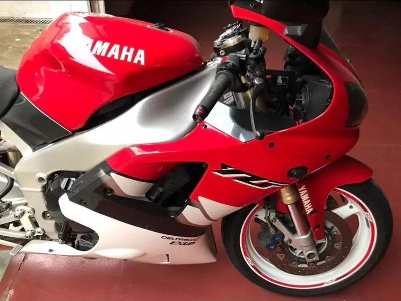 Yamaha YZF R1 (1998 - 99) (5)