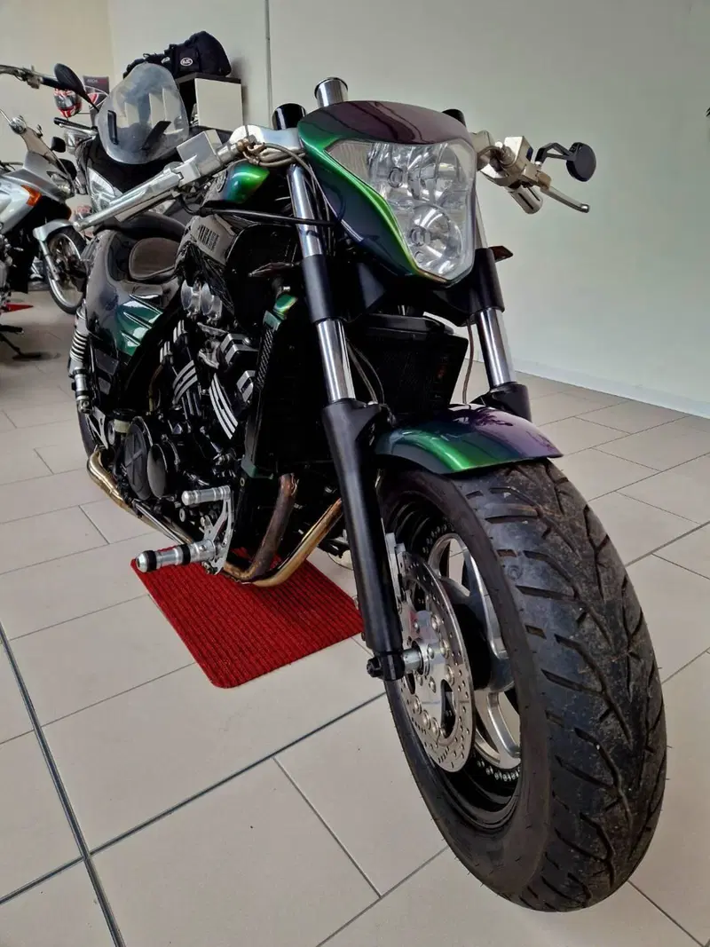 Yamaha V-Max 1200 (2)