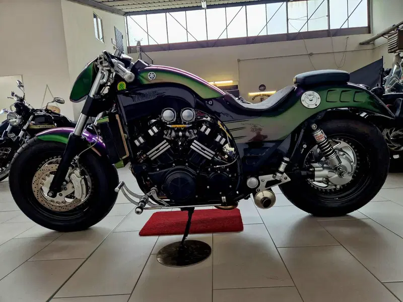 Yamaha V-Max 1200 (6)