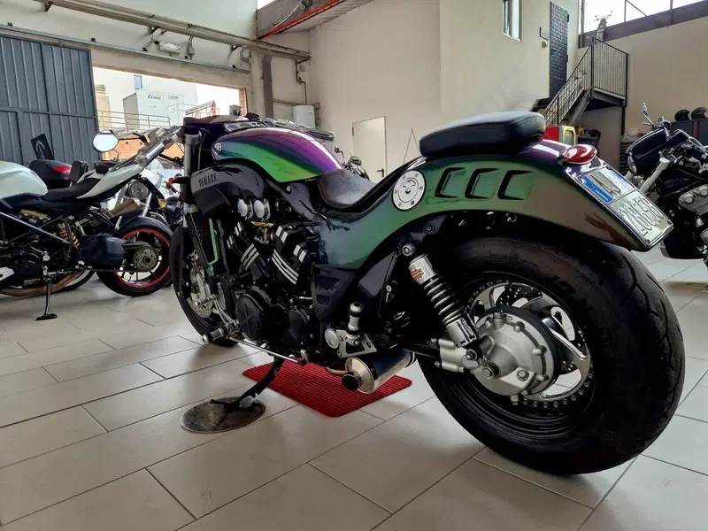 Yamaha V-Max 1200 (7)