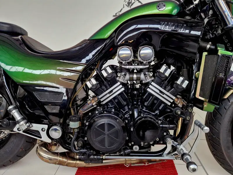 Yamaha V-Max 1200 (9)
