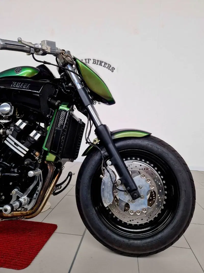 Yamaha V-Max 1200 (10)
