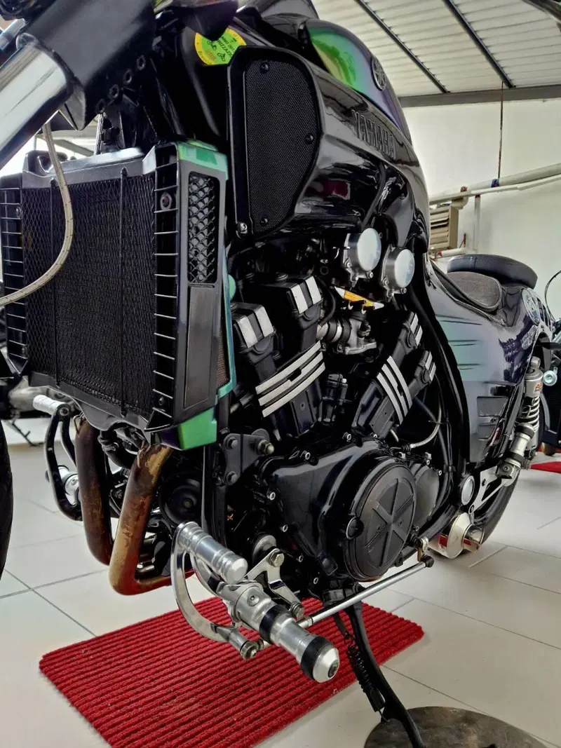 Yamaha V-Max 1200 (18)