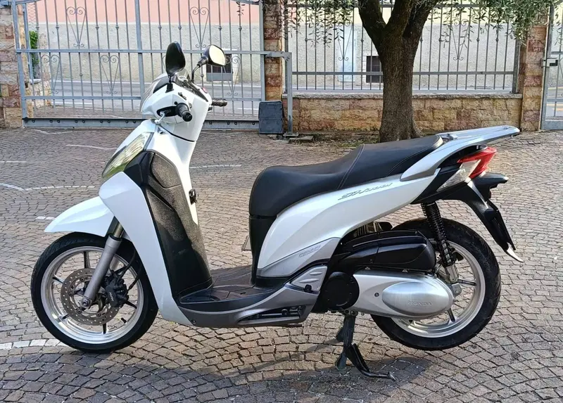 Honda SH 300 i (2011 - 14) (2)