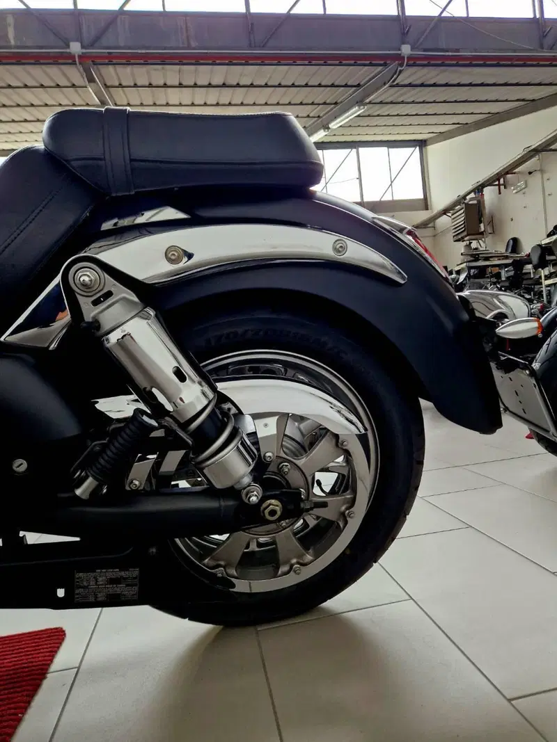 Kawasaki Vulcan VN 1700 Classic ABS (2010 - 12) (11)