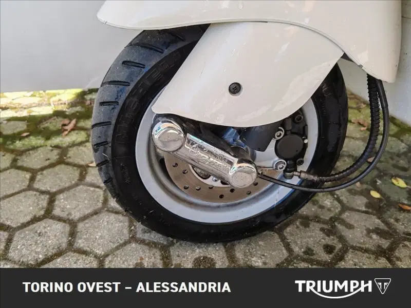 Vespa 125 ET4 Base (4)