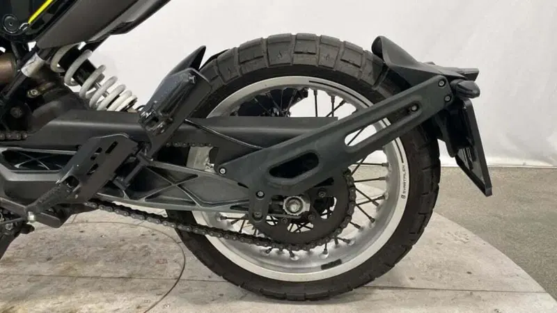 Husqvarna Svartpilen 401 (2018 - 19) (5)