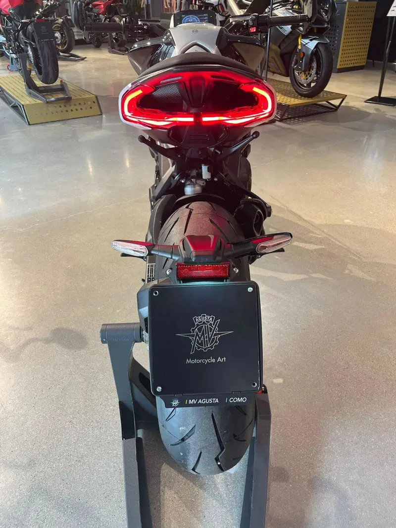 MV Agusta Dragster 800 RR Ottantesimo (2025 - 26) (4)