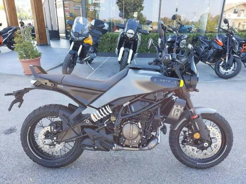 Husqvarna Svartpilen 125 (2024 - 26) (2)