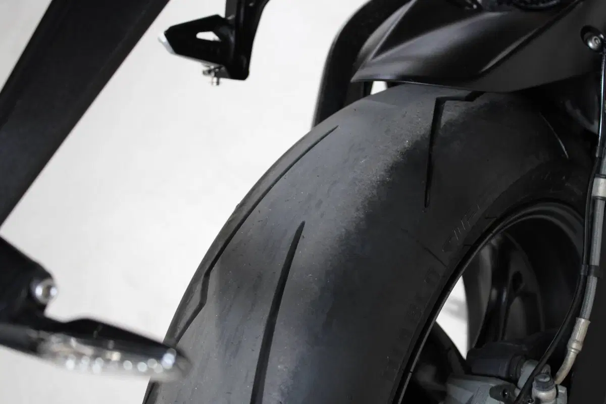 Triumph Street Triple 765 RS (2023 - 26) (8)