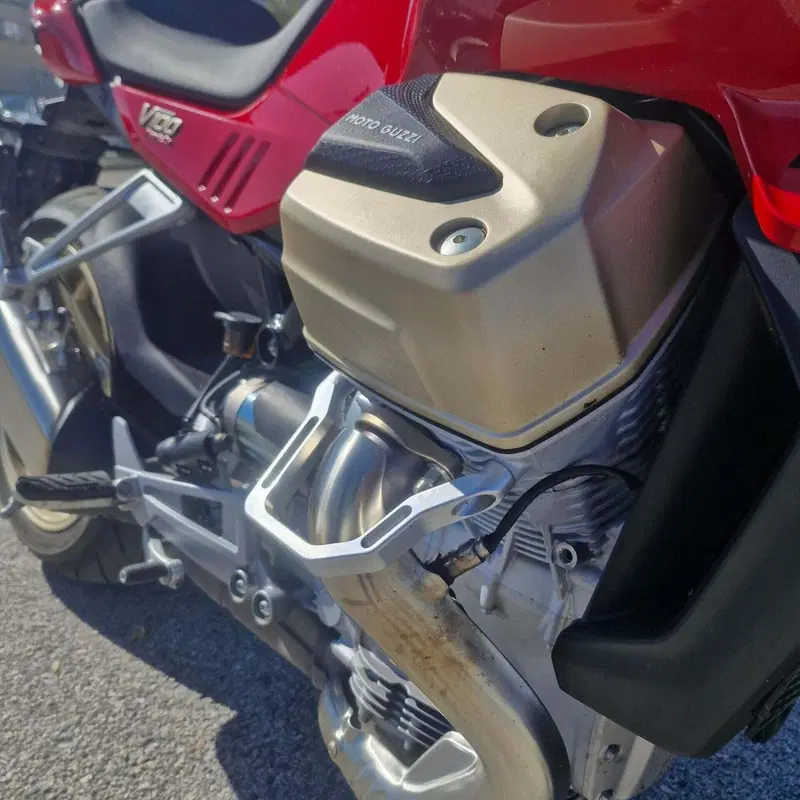 Moto Guzzi V100 Mandello (2022 - 24) (5)