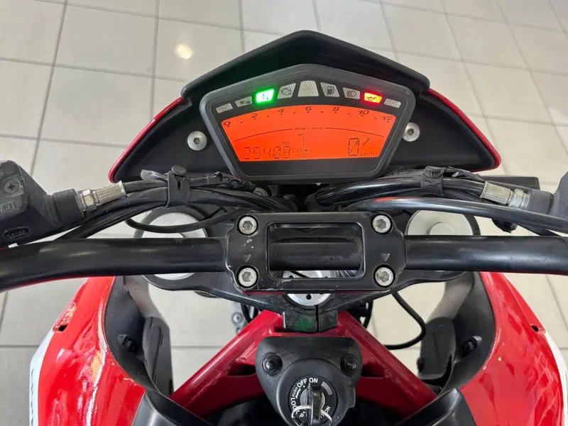 Ducati Hypermotard 796 (2012) (9)