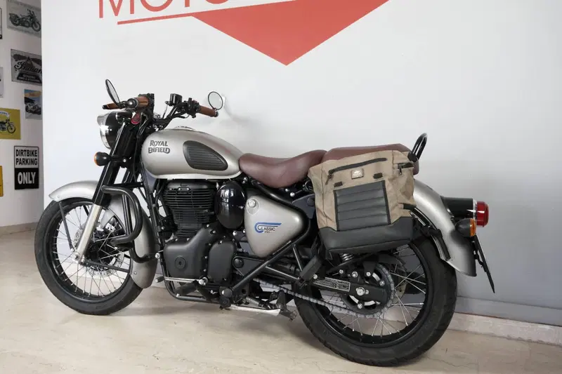 Royal Enfield Classic 350 (2021 - 26) (3)
