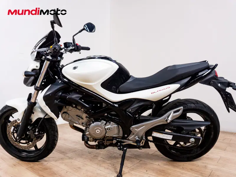 Suzuki Gladius 650 SFV (2009 - 15) (6)