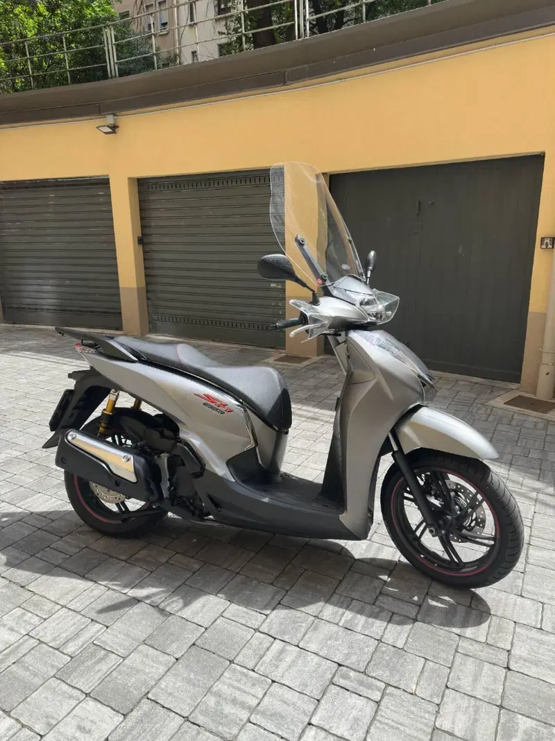 Honda SH 300 i Sport ABS (2018 - 20) (2)