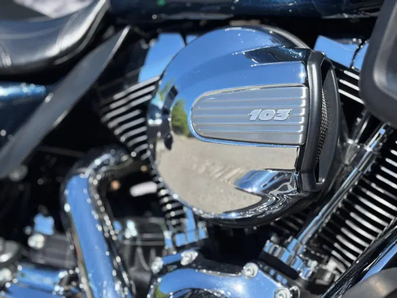 Harley-Davidson 1690 Electra Glide Ultra Limited (2016) - FLHTK (2)