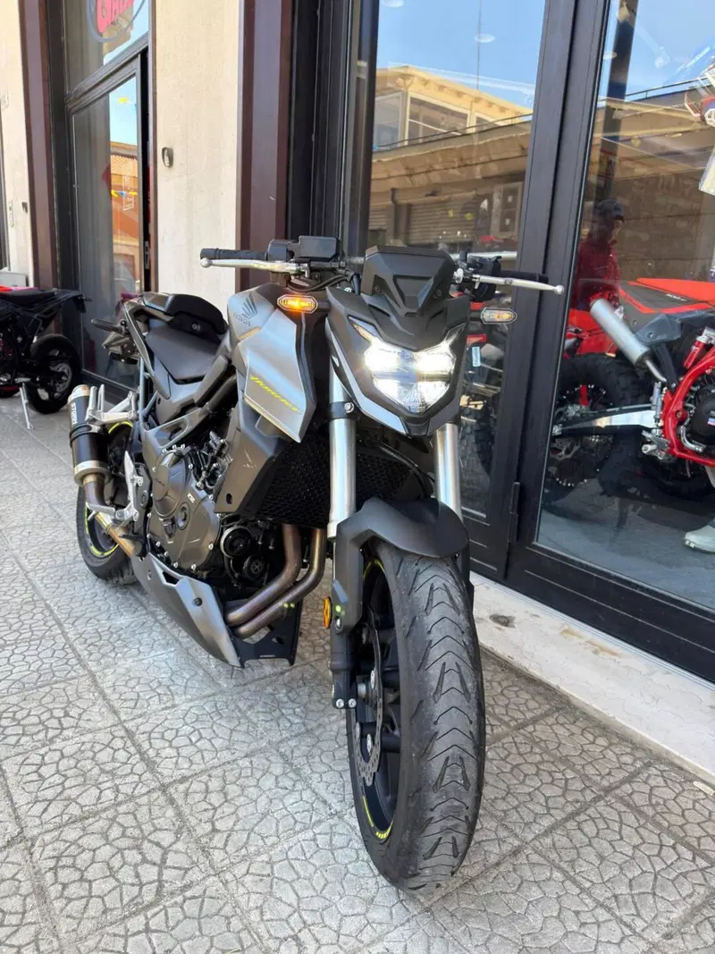 Honda CB 750 Hornet (2023 - 24) (2)