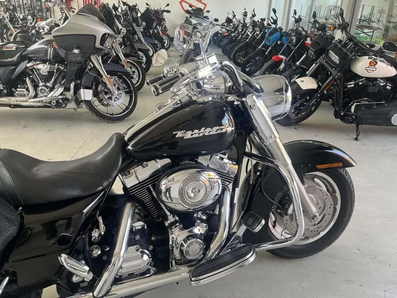 Harley-Davidson 1584 Road King Classic (2007 - 10) - FLHRC (3)