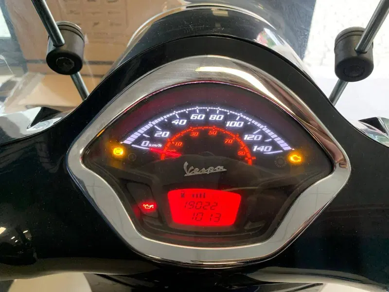 Vespa GTS 300 Super Hpe (2021 - 22) (4)