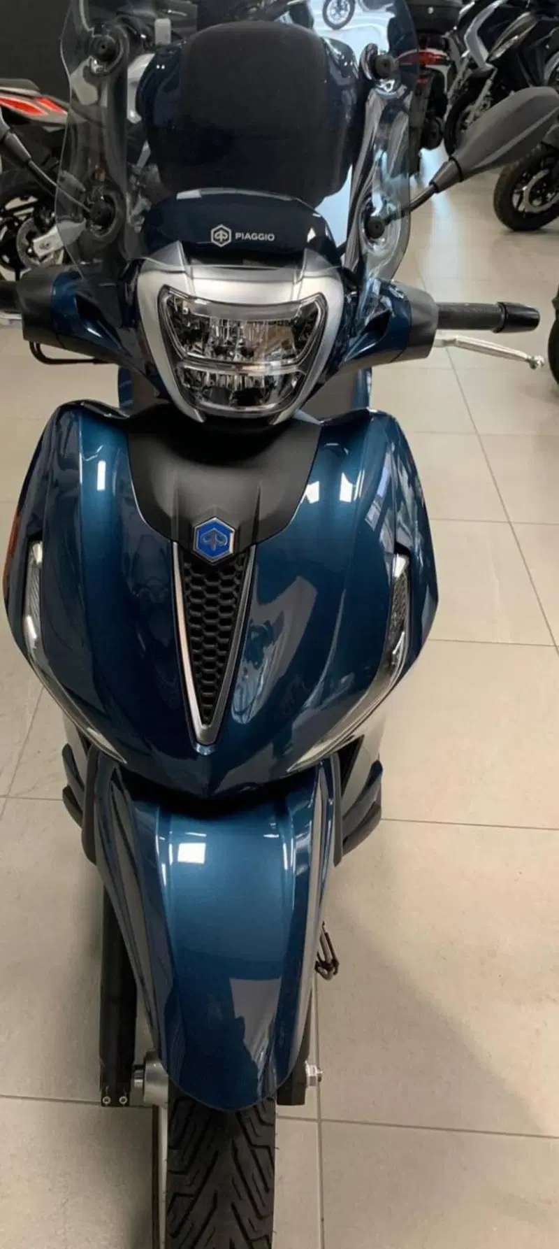 Piaggio Beverly 300 Hpe (2021) (2)