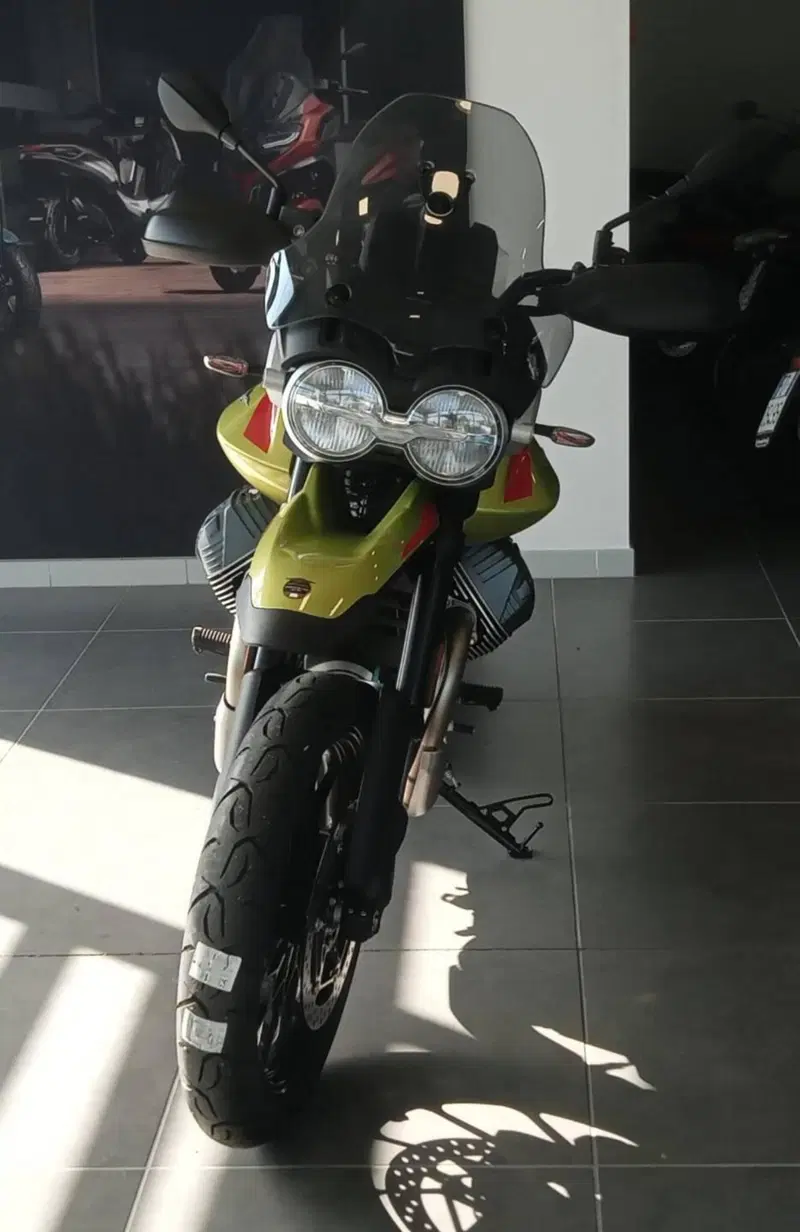 Moto Guzzi V85 Strada (2024 - 26) (2)