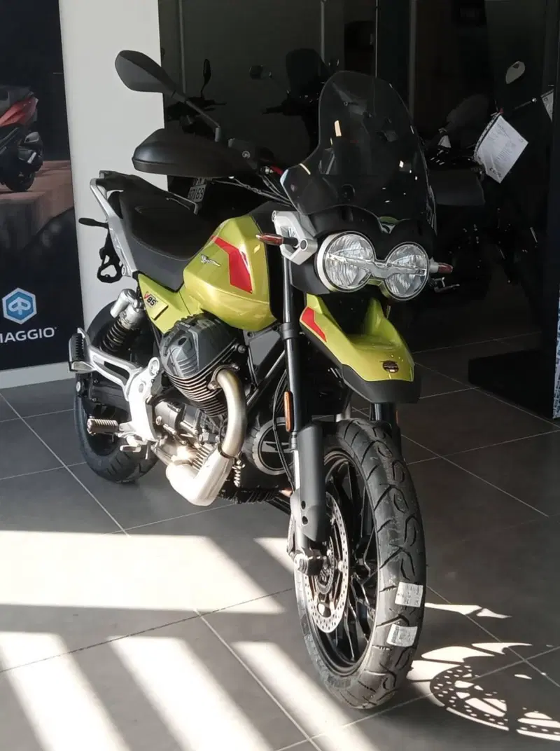 Moto Guzzi V85 Strada (2024 - 26) (3)