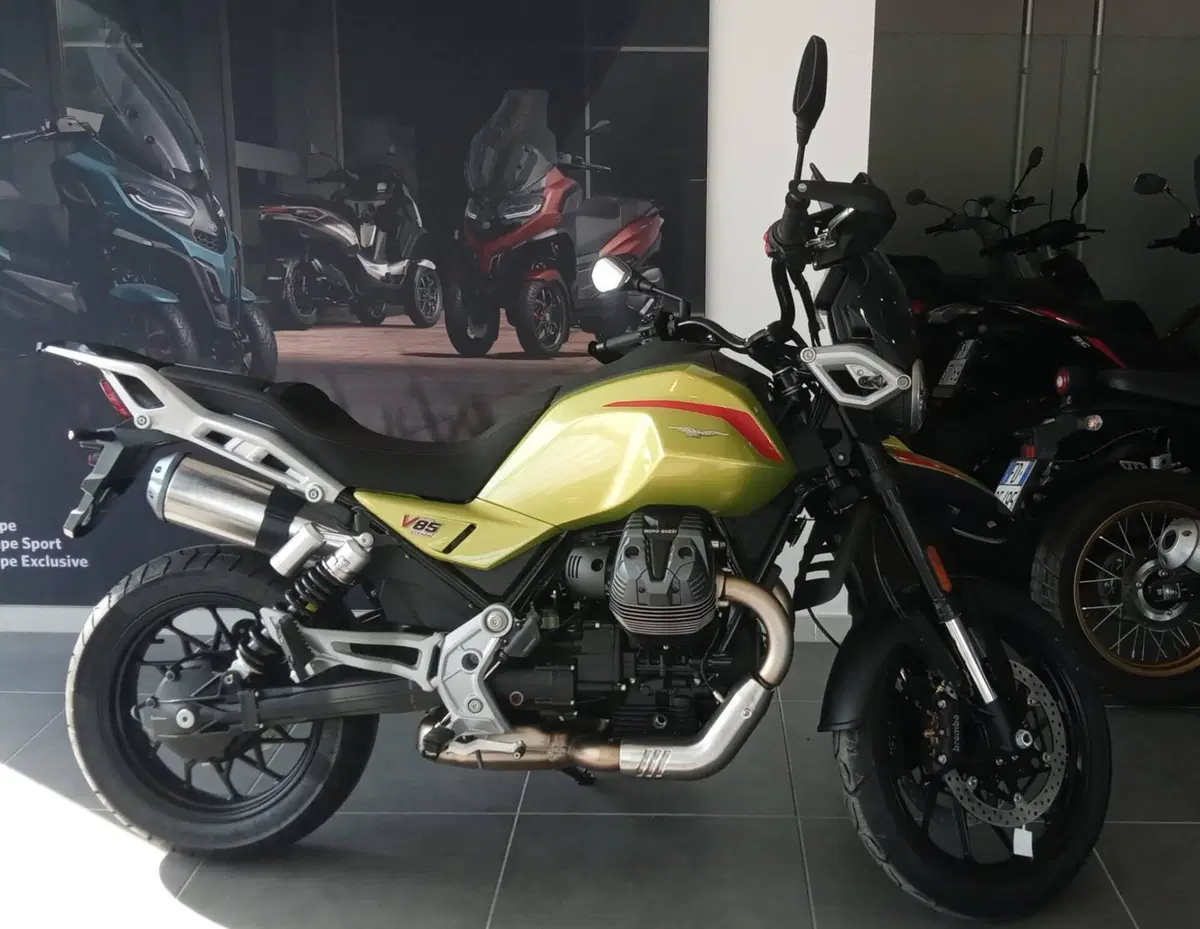 Moto Guzzi V85 Strada (2024 - 26) (4)
