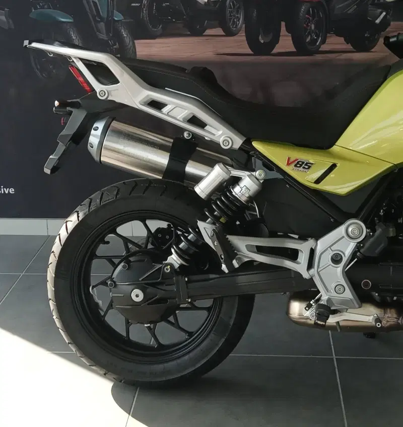 Moto Guzzi V85 Strada (2024 - 26) (7)