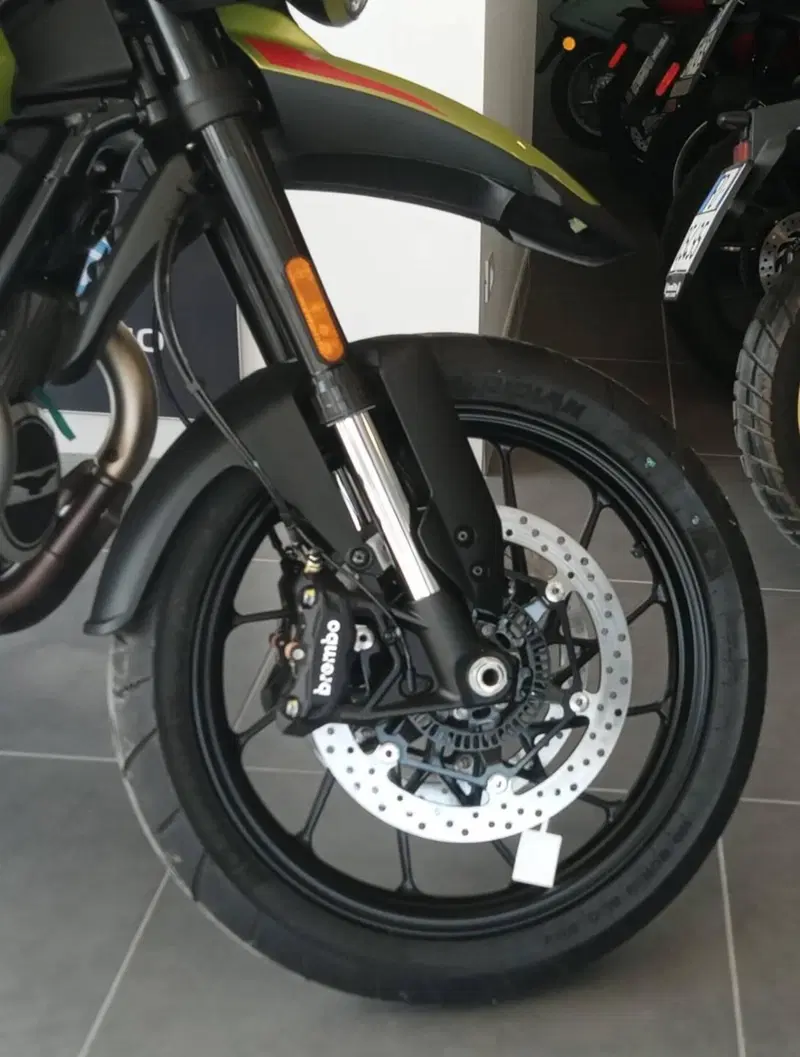Moto Guzzi V85 Strada (2024 - 26) (10)
