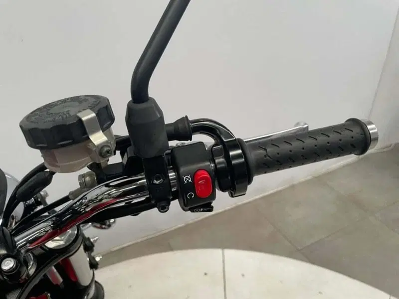 Moto Guzzi V7 Special (2025 - 26) (4)