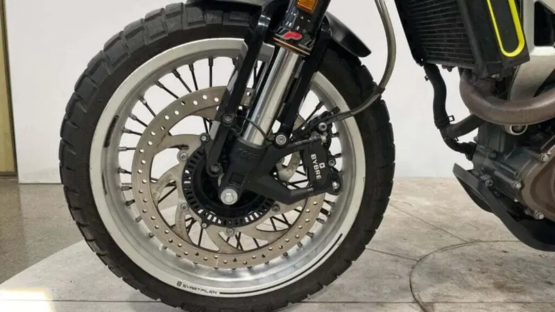 Husqvarna Svartpilen 401 (2018 - 19) (3)