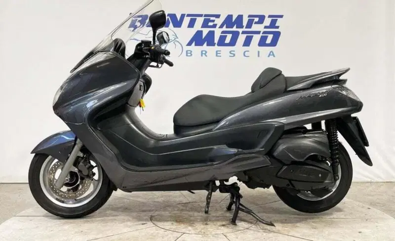Yamaha Majesty 400 (2004 - 08) (2)