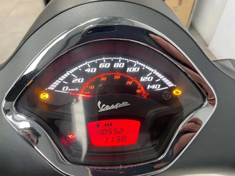 Vespa GTS 300 Touring ABS (2017 - 19) (4)