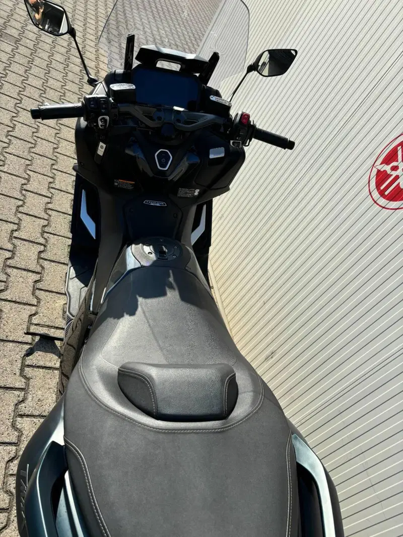Yamaha T-Max 560 Tech Max (2022 - 24) (5)