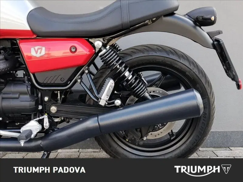 Moto Guzzi V7 Stone Corsa (2023 - 25) (7)