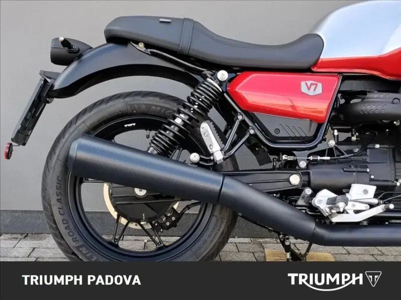 Moto Guzzi V7 Stone Corsa (2023 - 25) (2)