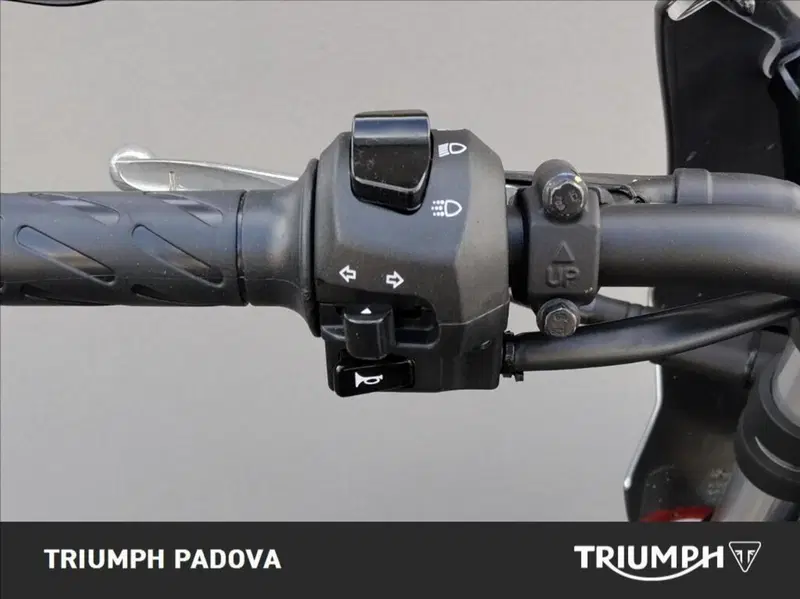 Moto Guzzi V7 Stone Corsa (2023 - 25) (12)