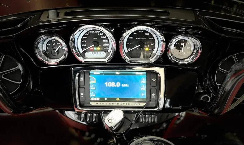 Harley-Davidson 107 Electra Glide Ultra Limited Low (2017 - 18) - FLHTKL (3)