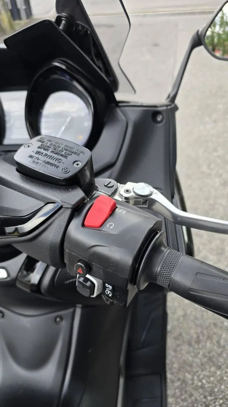 Yamaha T-Max 530 ABS (2015 - 17) (12)