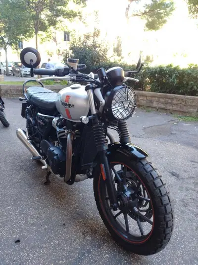 Triumph Street Twin 900 (2016) usata
