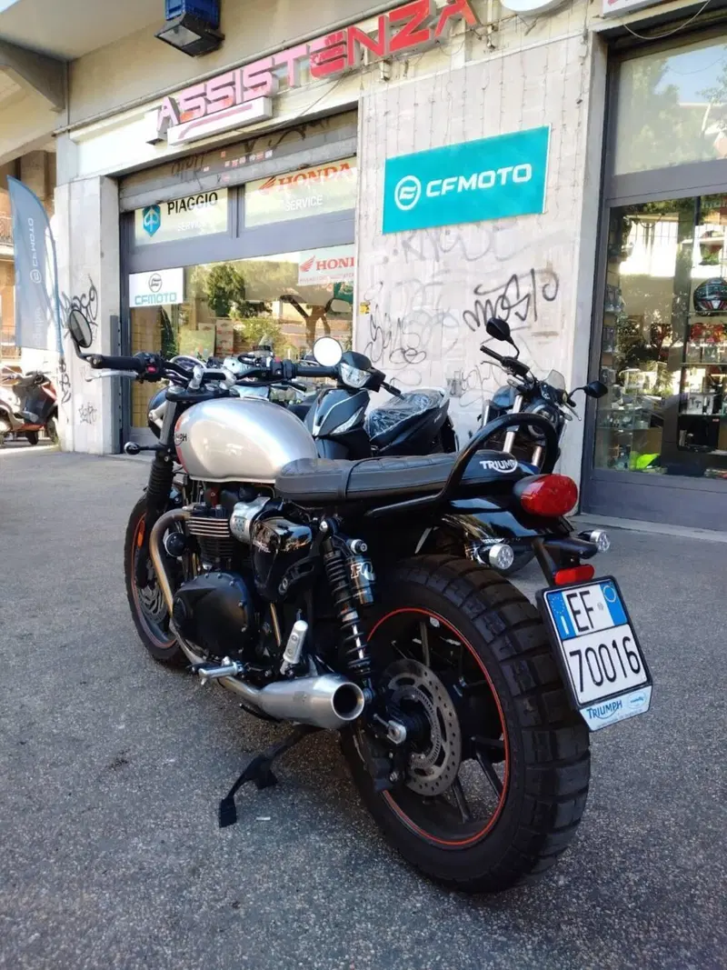 Triumph Street Twin 900 (2016) (2)