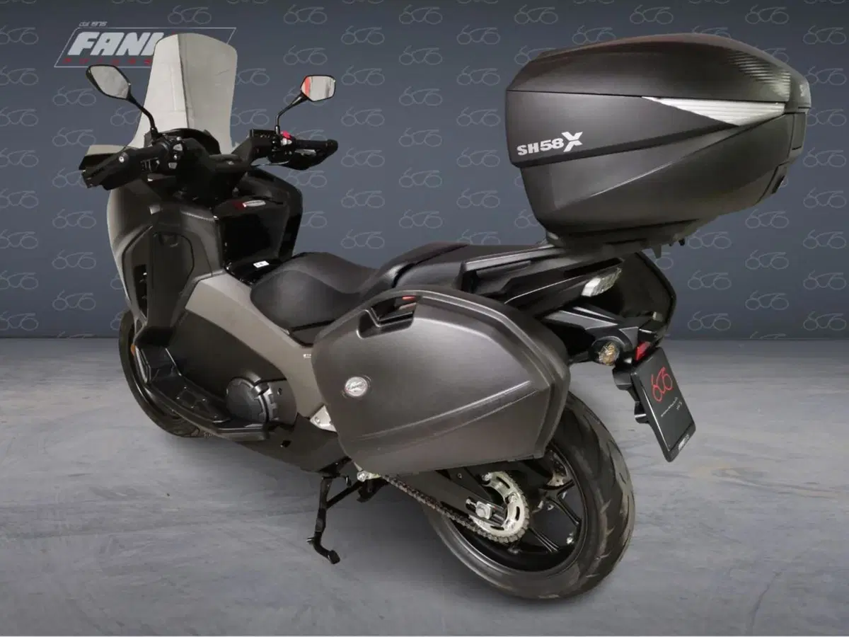 Honda Integra 750 DCT (2016 - 17) (4)