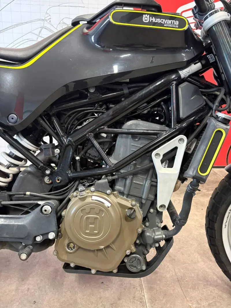 Husqvarna Svartpilen 401 (2018 - 19) (7)