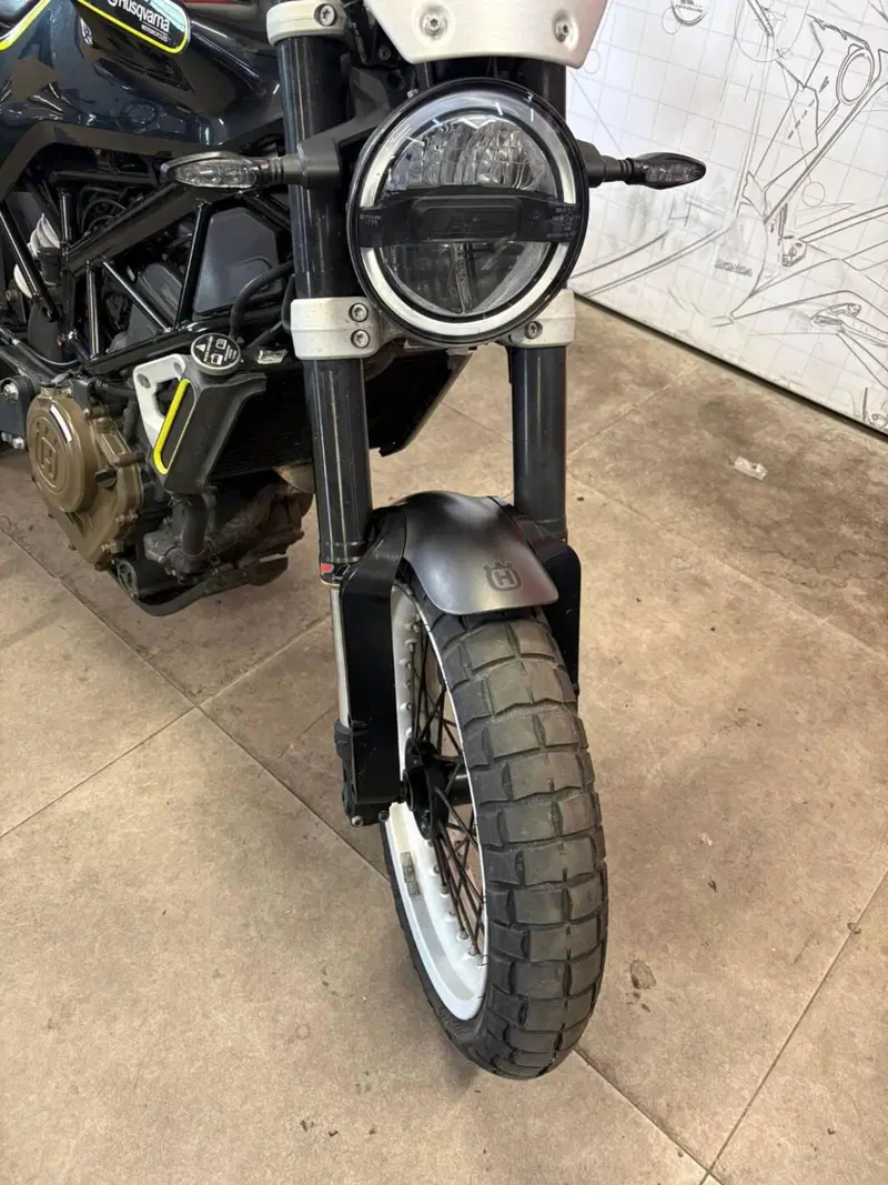 Husqvarna Svartpilen 401 (2018 - 19) (9)
