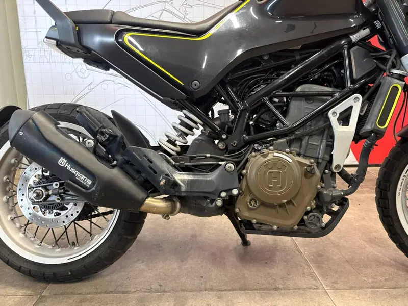 Husqvarna Svartpilen 401 (2018 - 19) (8)